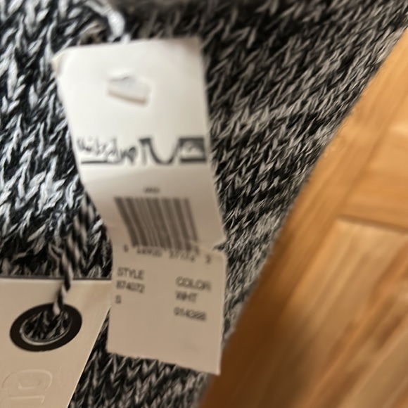 QUICKSILVER BUTTON DOWN SMALL BLK & WHT CARDIGAN NWT - Picture 10 of 14